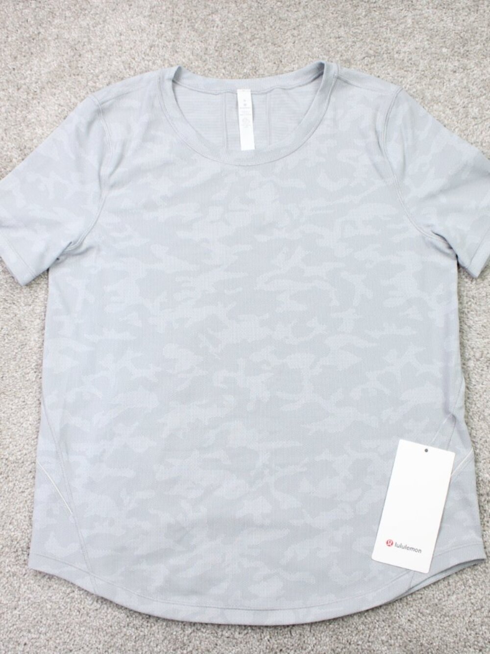Lululemon Shirt NWT Womens 6 Gray Long Distance Crewneck Stretch Short Sleeve